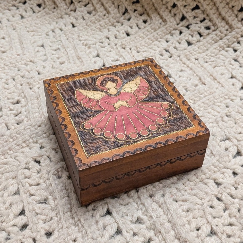 VillageHouse Polish Handcrafts Linden Wood Angel Trinket Box Brass Inlay 2004